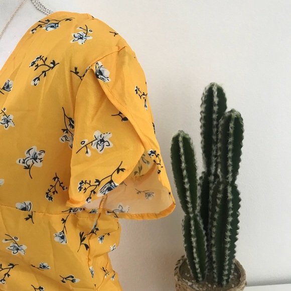 {boutique} yellow floral wrap style summer dress - Picture 7 of 8